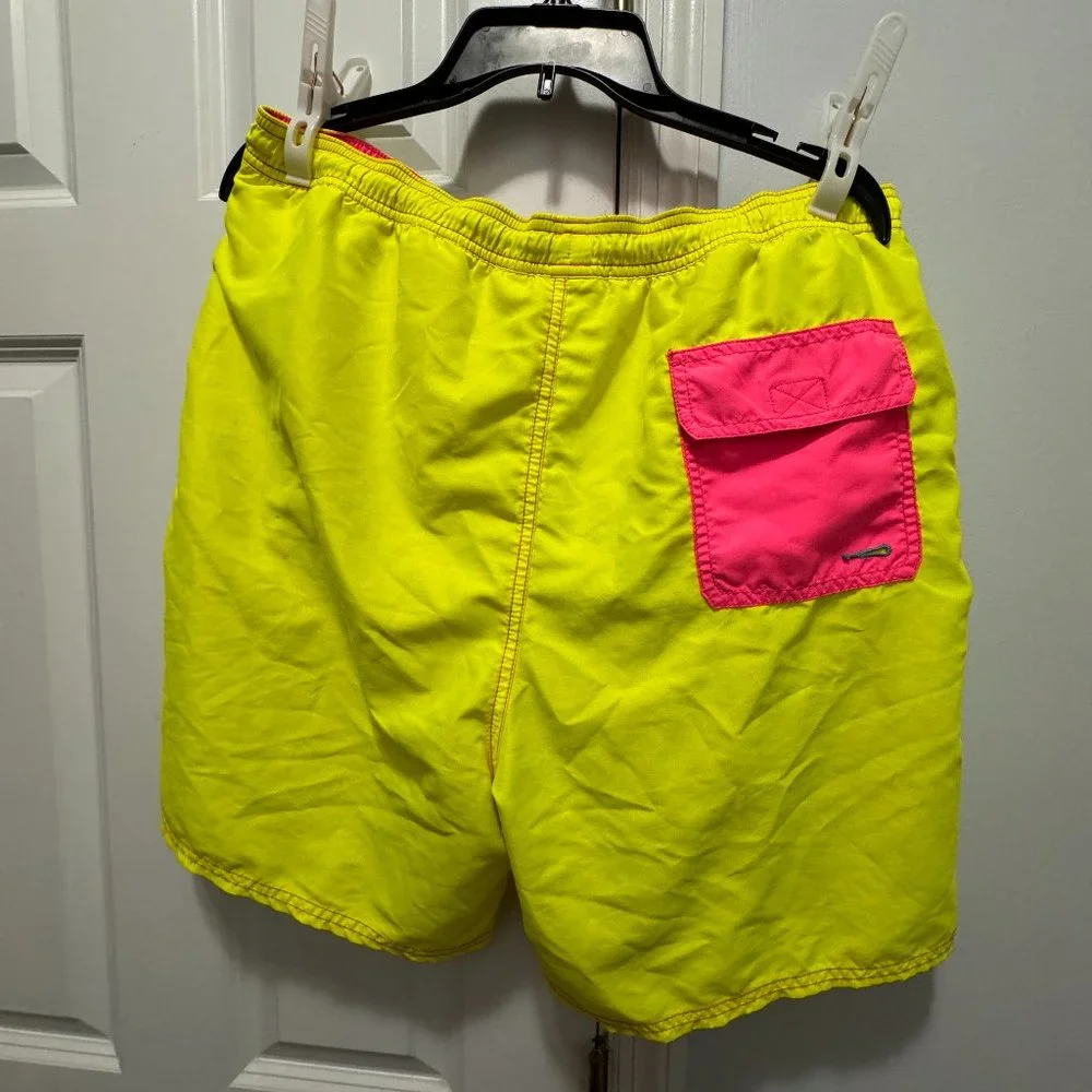 Vineyard  vines size large yellow/pink 7 inch inseam swim trunk